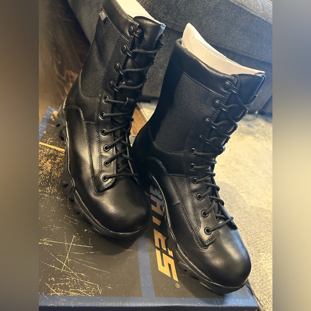 Gore-Tex Winter Boots (Black-Half Leg cut style)